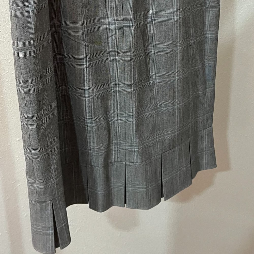 Tahari 2 Piece Skirt Suit Plaid Size 6 Women's-Preowned - Picture 8 of 12